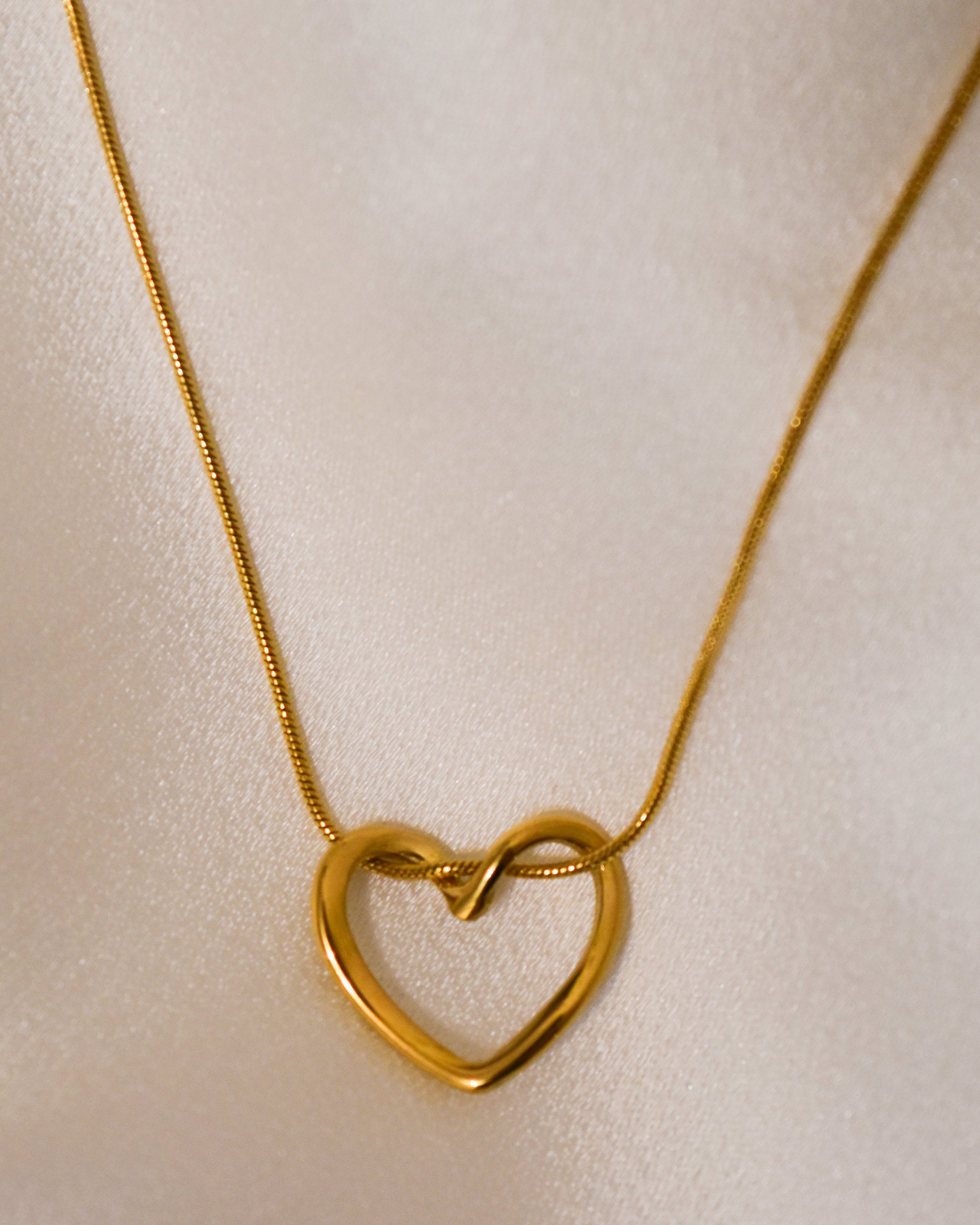Essencia Heart Necklace
